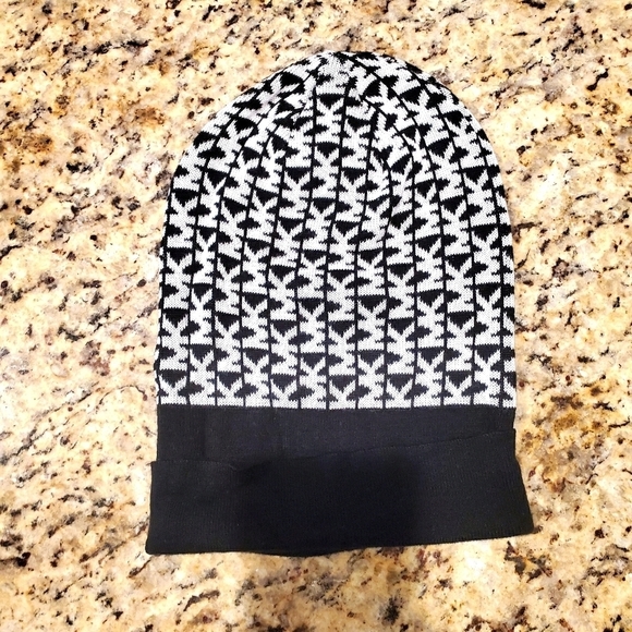 Michael Kors Winter Hat - Picture 1 of 5
